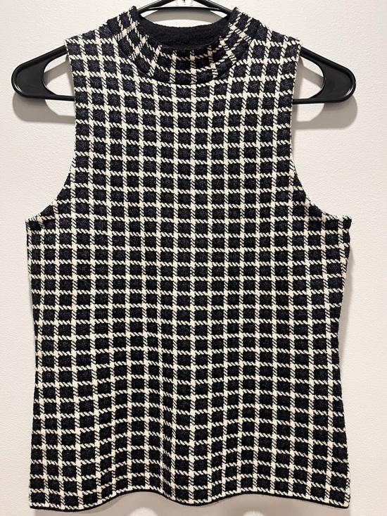 Theory Tops - Women's 100%wool Theory Checked sleeveless sweater Vest Navy Soft Luster,Size S.
